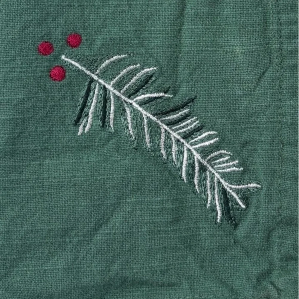 Vintage Alpine Embroidered Greenery and Berries Cotton 18